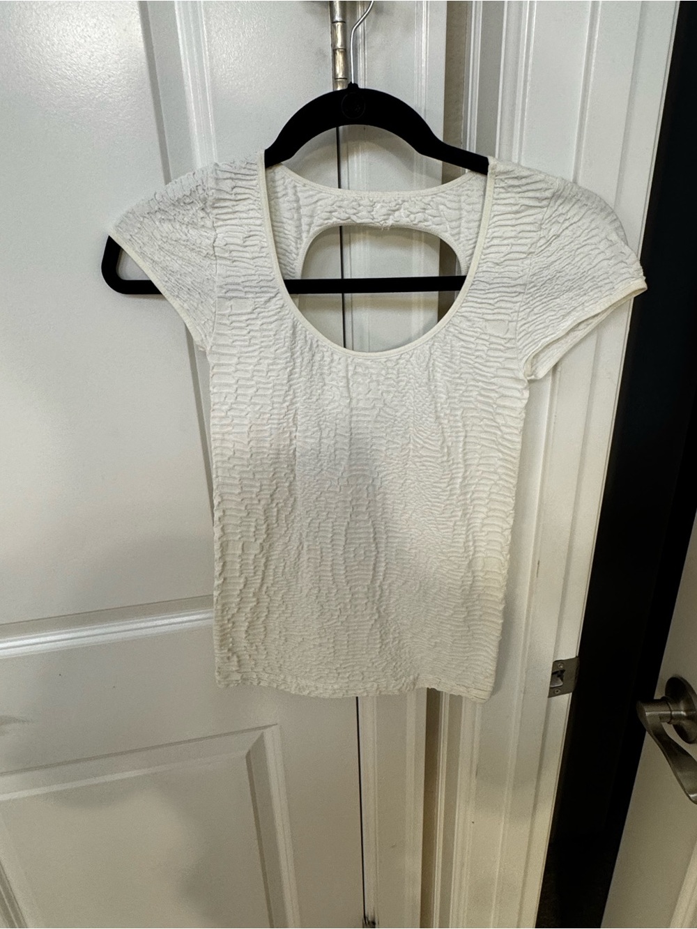 bebe White Textured Scoop Short Sleeve Top